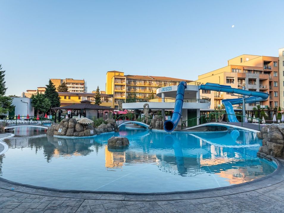 basen, aquapark, zjeżdżalnia