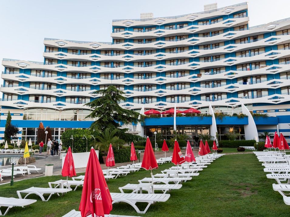 obiekt, budynek główny, teren hotelu