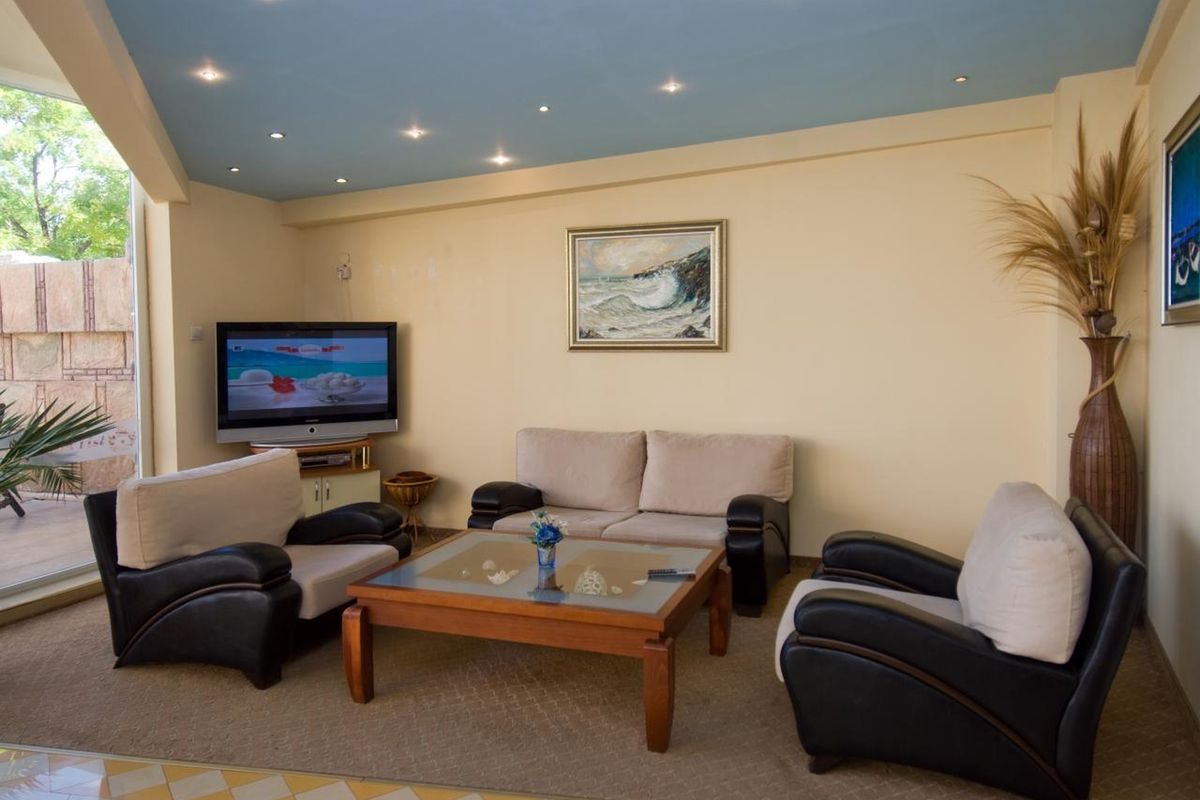 Villa List - teren hotelu