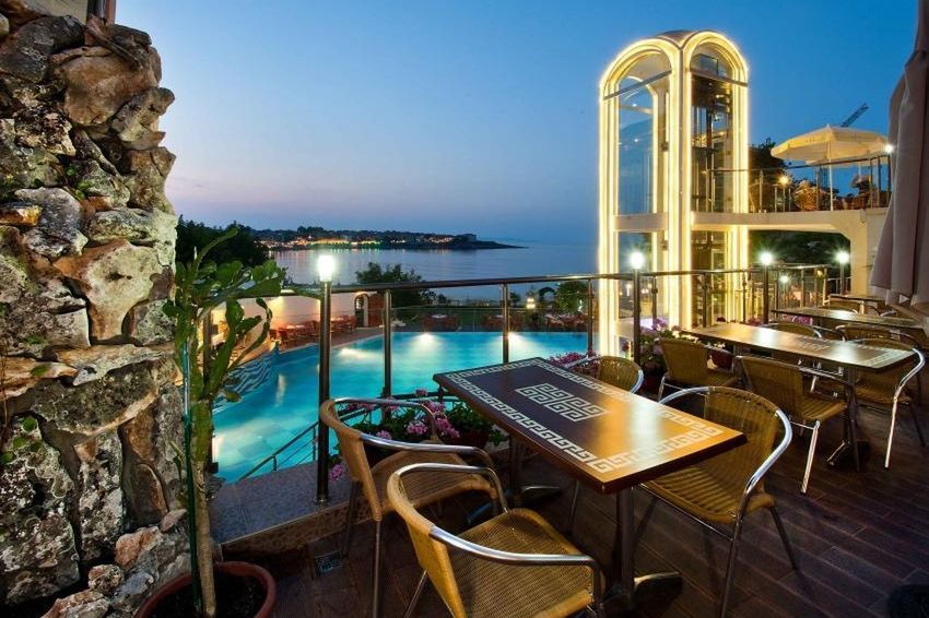 Villa List - teren hotelu