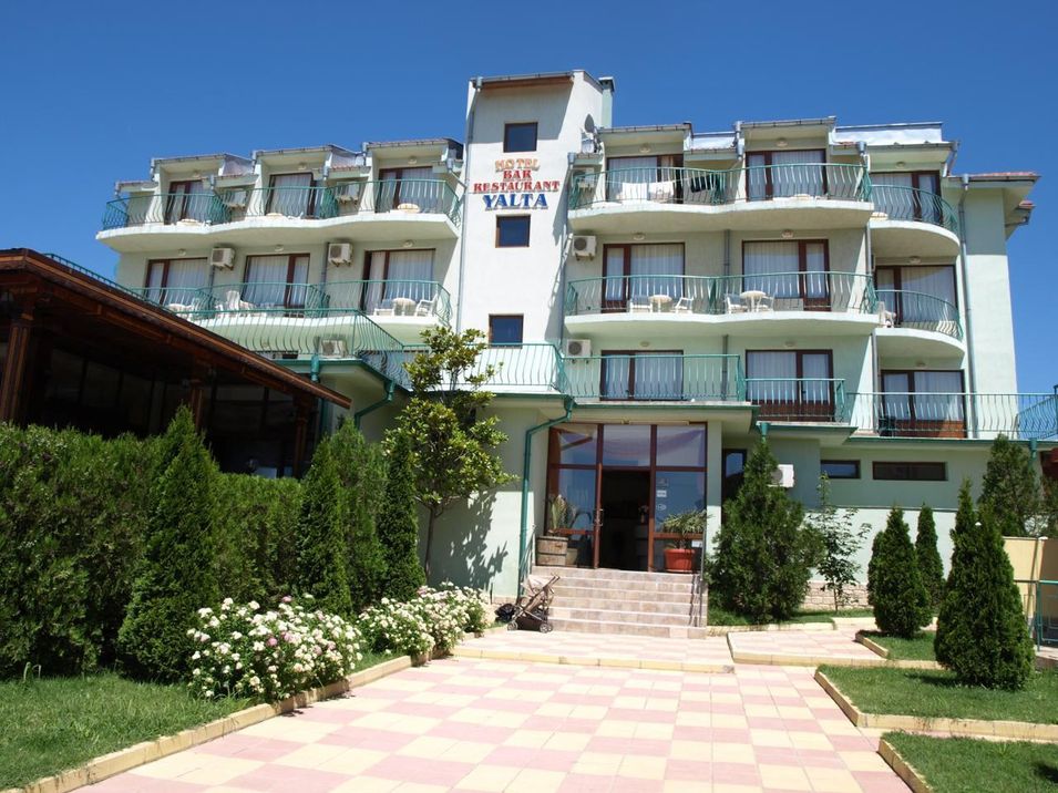 budynek główny, teren hotelu