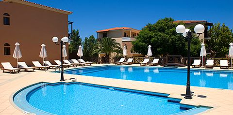 teren hotelu, brodzik, basen