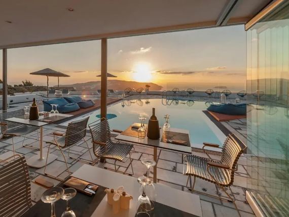 teren hotelu, basen, restauracja
