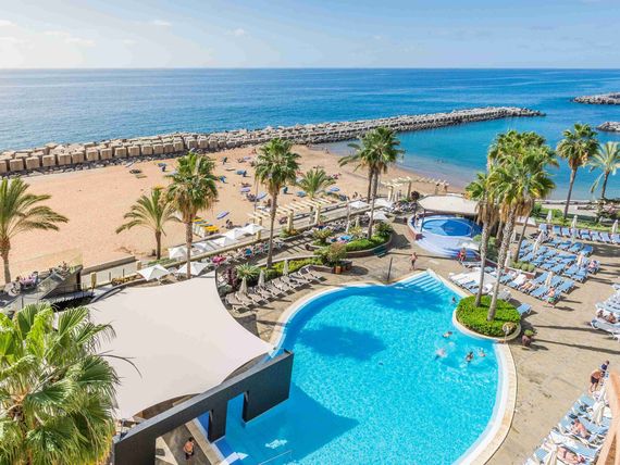 teren hotelu, basen, plaża