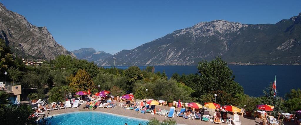 teren hotelu, góry, basen