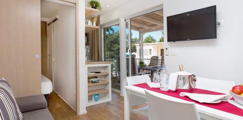 pokój, kuchnia / aneks kuchenny