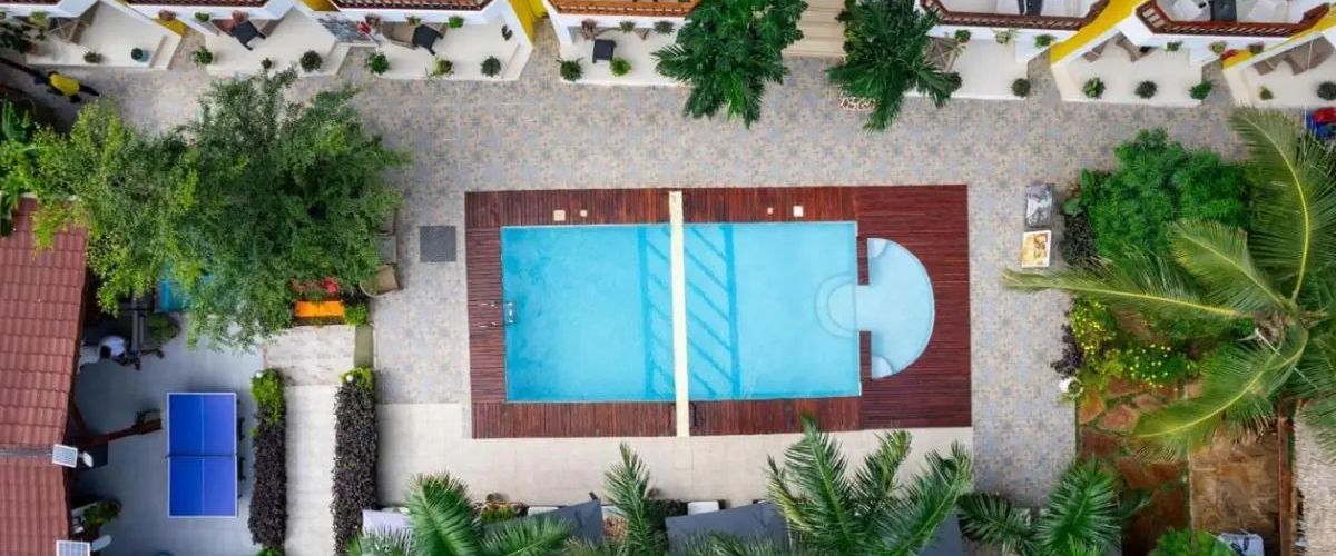 obiekt, teren hotelu, basen