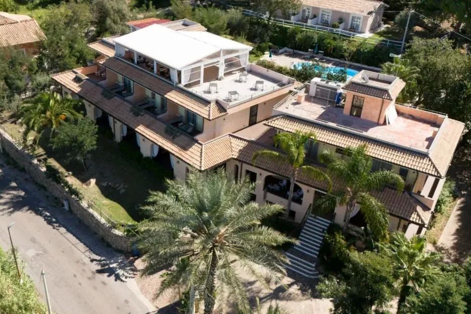 obiekt, teren hotelu