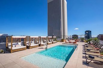 Canopy by Hilton Madrid Castellana (ex. Holiday Inn Madrid - Bernabeu)