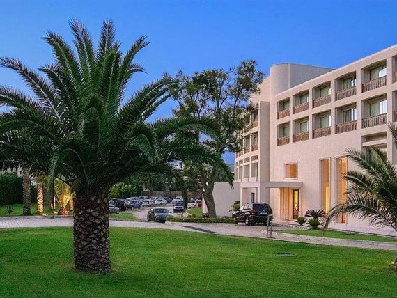 Canvas by Mitsis Petit Palais