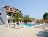 Captain's Studios & Apartments