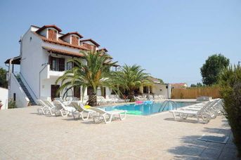 Captain's Studios & Apartments