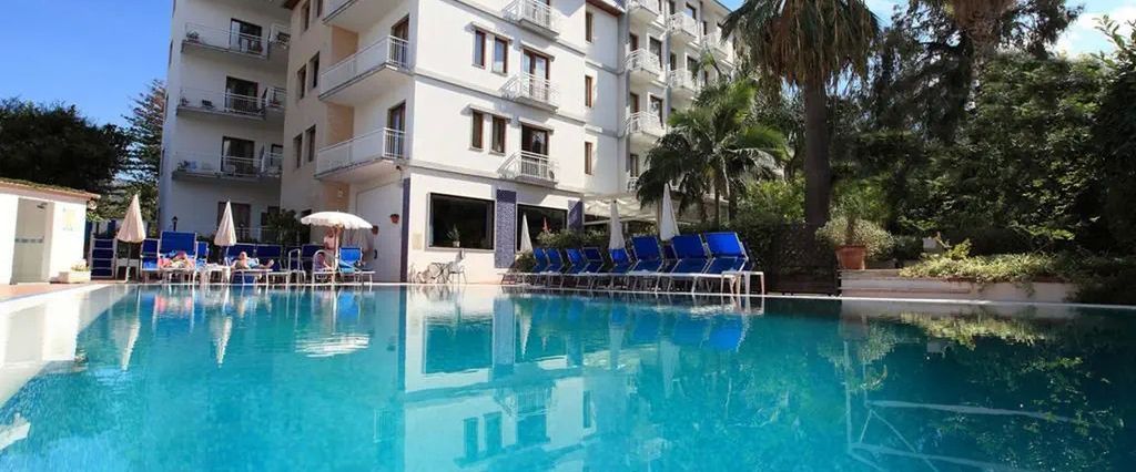 obiekt, teren hotelu, basen