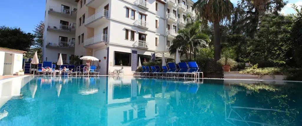 teren hotelu, obiekt, basen