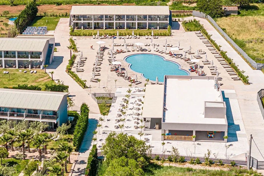 obiekt, teren hotelu, basen