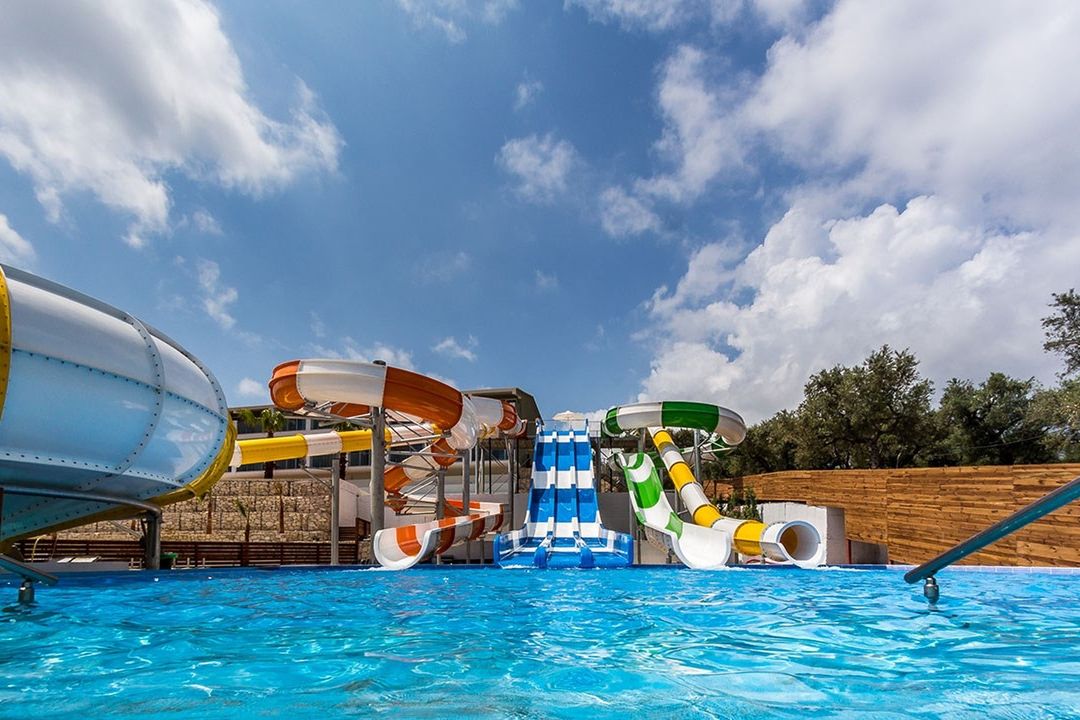 basen, aquapark, zjeżdżalnia
