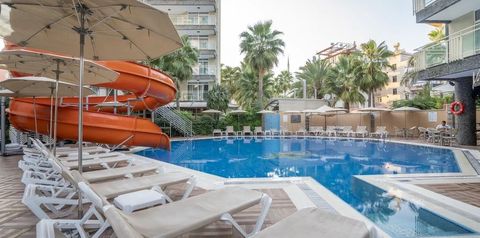 teren hotelu, zjeżdżalnia, basen