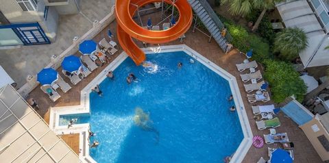 teren hotelu, zjeżdżalnia, basen