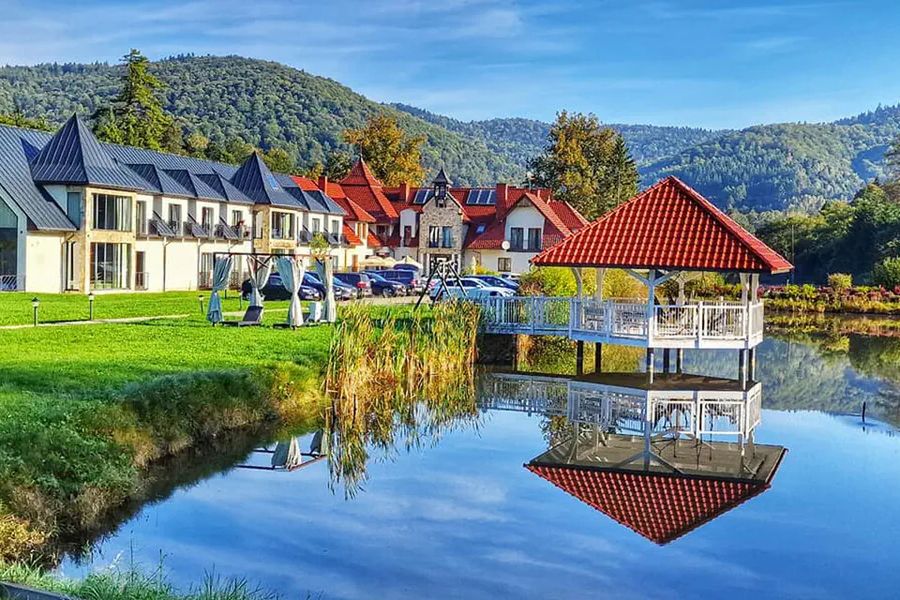 teren hotelu, budynek główny