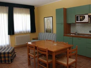 pokój, kuchnia / aneks kuchenny