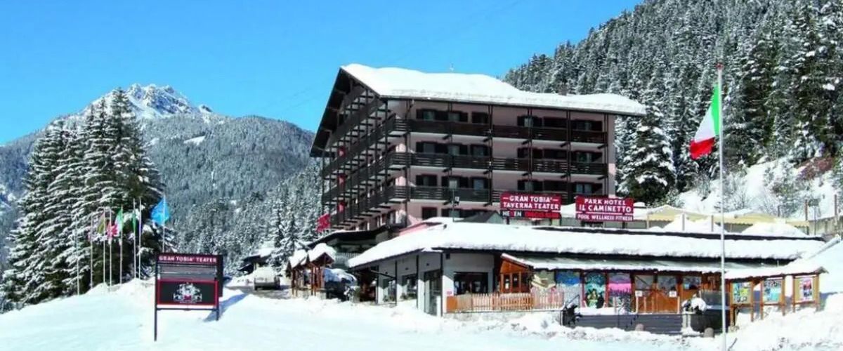 obiekt, budynek główny, teren hotelu