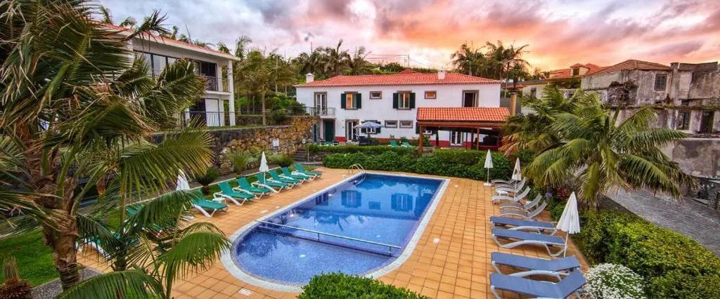 basen, teren hotelu, obiekt