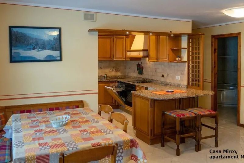 pokój, łazienka, kuchnia / aneks kuchenny