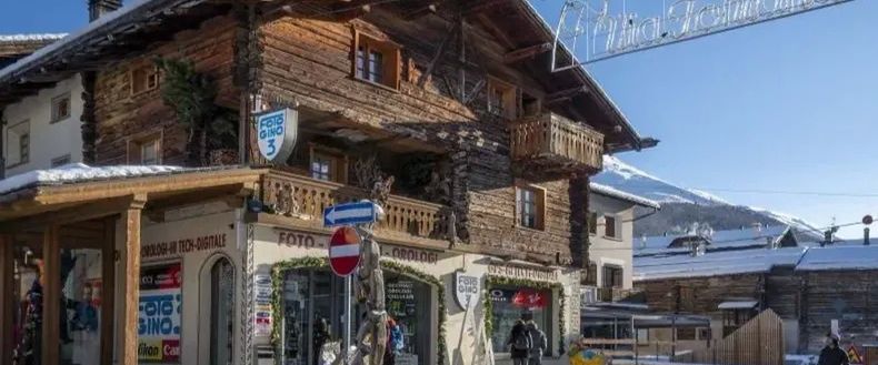 budynek główny, obiekt