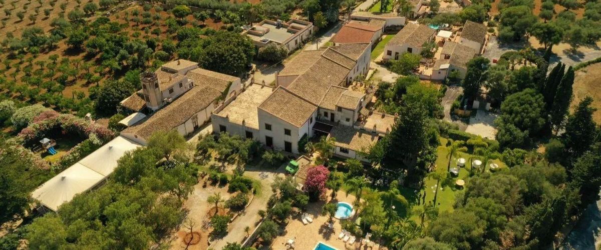 basen, teren hotelu, obiekt