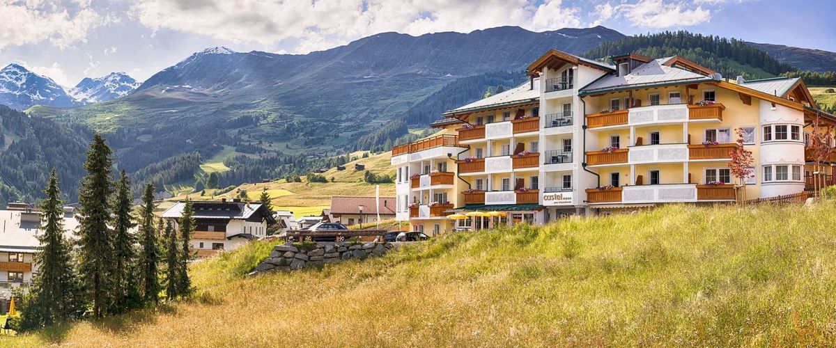 budynek główny, teren hotelu