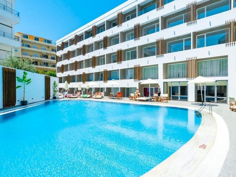 Castellum Suites (ex Continental Apartments)