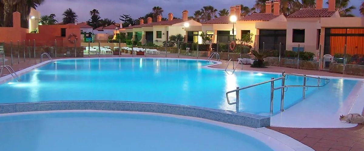 basen, budynek główny