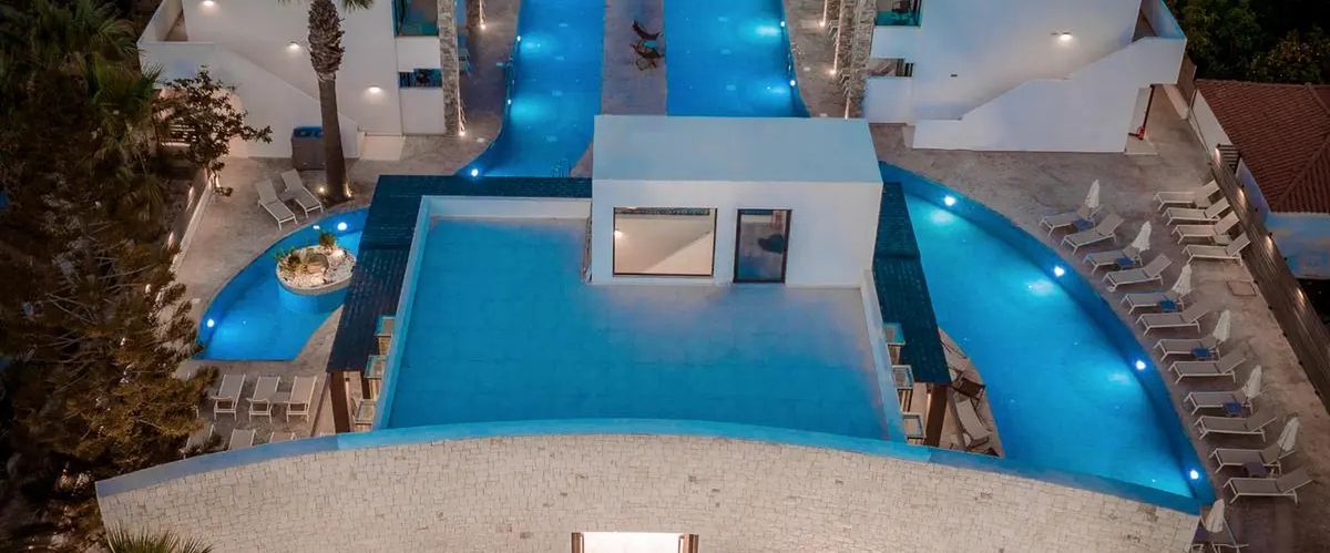 obiekt, teren hotelu, basen