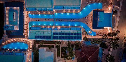 teren hotelu, basen, zjeżdżalnia