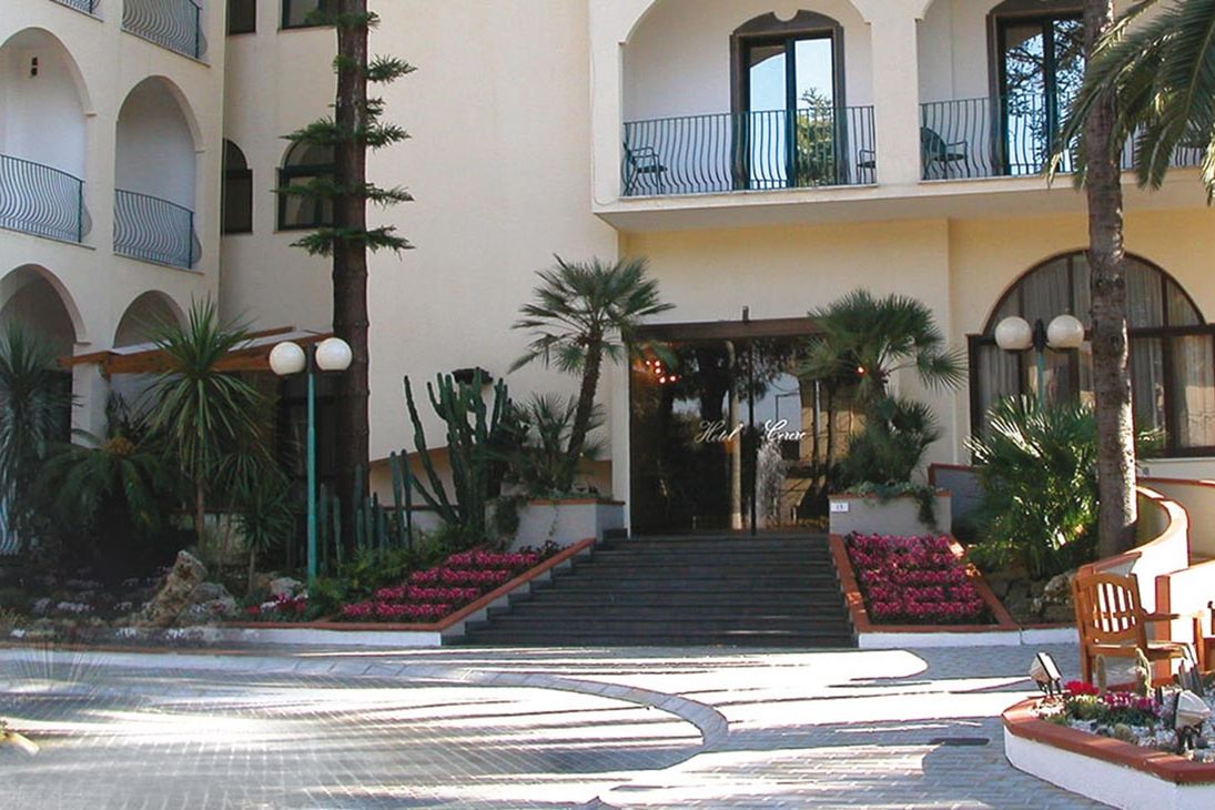 obiekt, budynek główny, teren hotelu