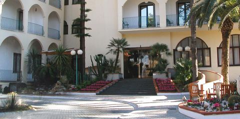 obiekt, budynek główny, teren hotelu