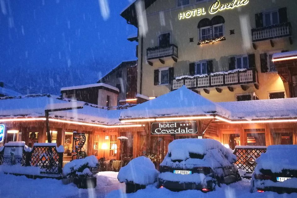 obiekt, budynek główny, teren hotelu