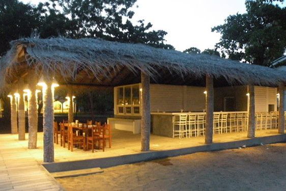 teren hotelu, beach bar