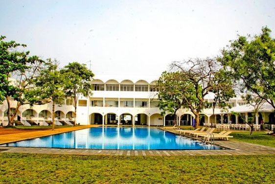 teren hotelu, obiekt, basen