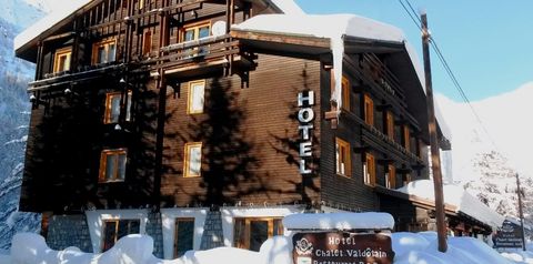 obiekt, budynek główny, teren hotelu