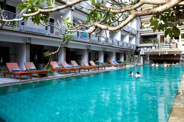 obiekt, teren hotelu, basen