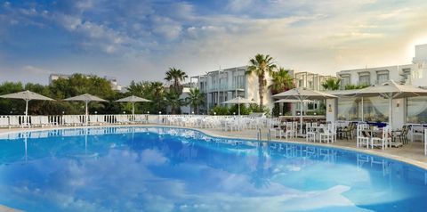 teren hotelu, basen, restauracja
