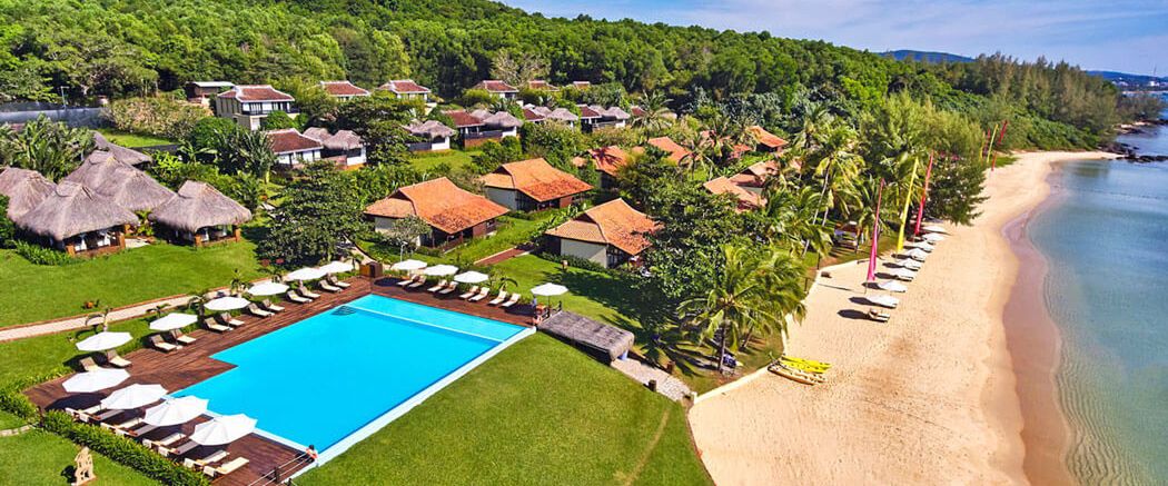 teren hotelu, basen, plaża