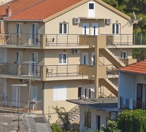 Alma (Podgora)