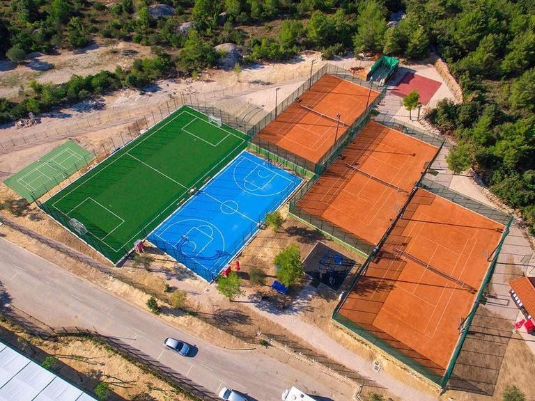 sport i rekreacja, boisko do koszykówki, korty tenisowe