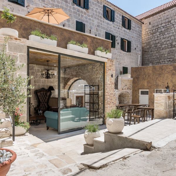 Heritage Palace Varos