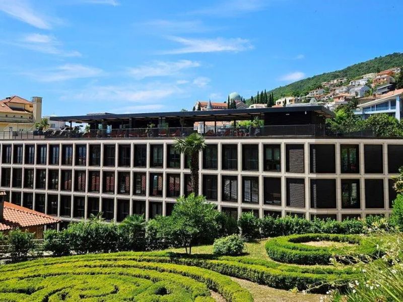 Keight, Curio Collection by Hilton