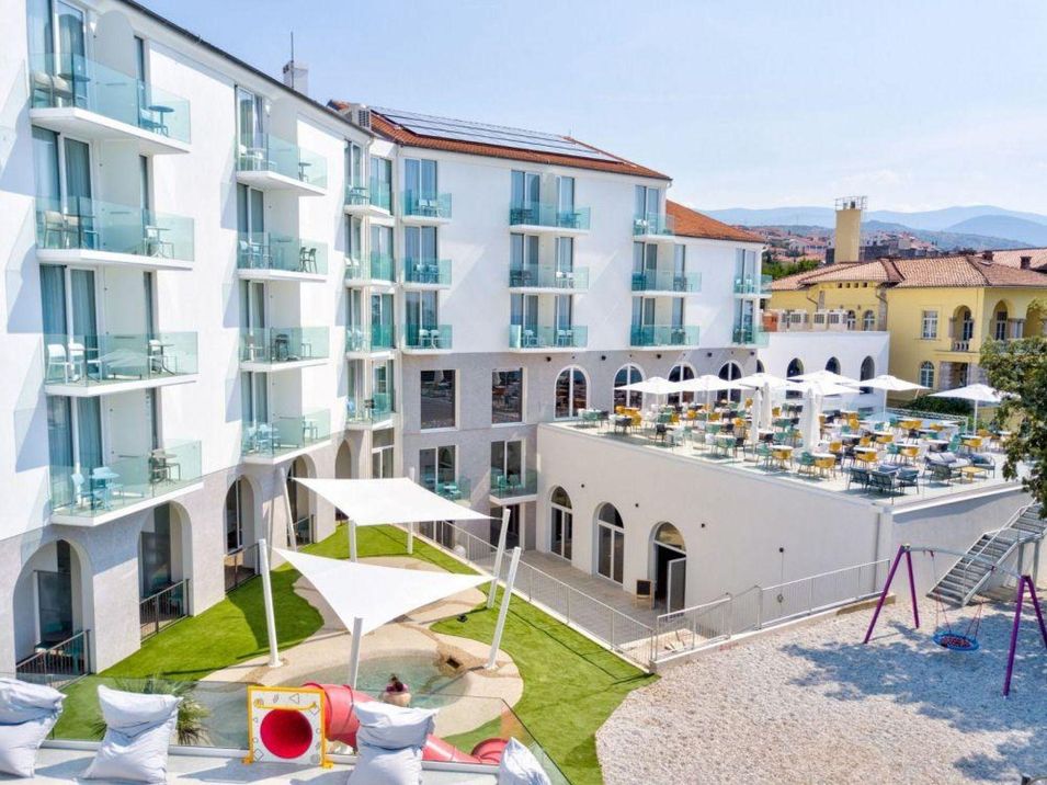 budynek główny, teren hotelu