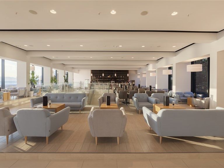 lobby bar