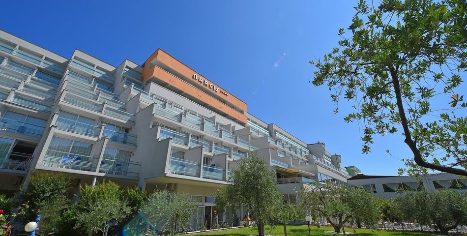 obiekt, budynek główny, teren hotelu